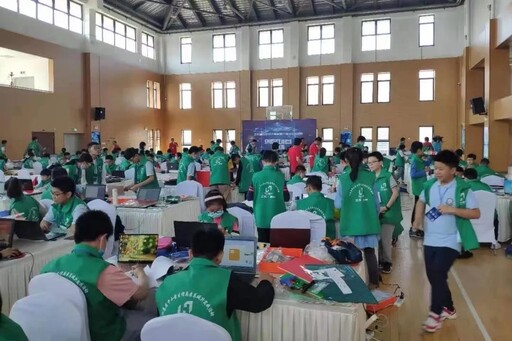 雷宇攜手創(chuàng)趣天地助力2021年“領(lǐng)航杯”江蘇省中小學(xué)生信息素養(yǎng)提升實(shí)踐活動。