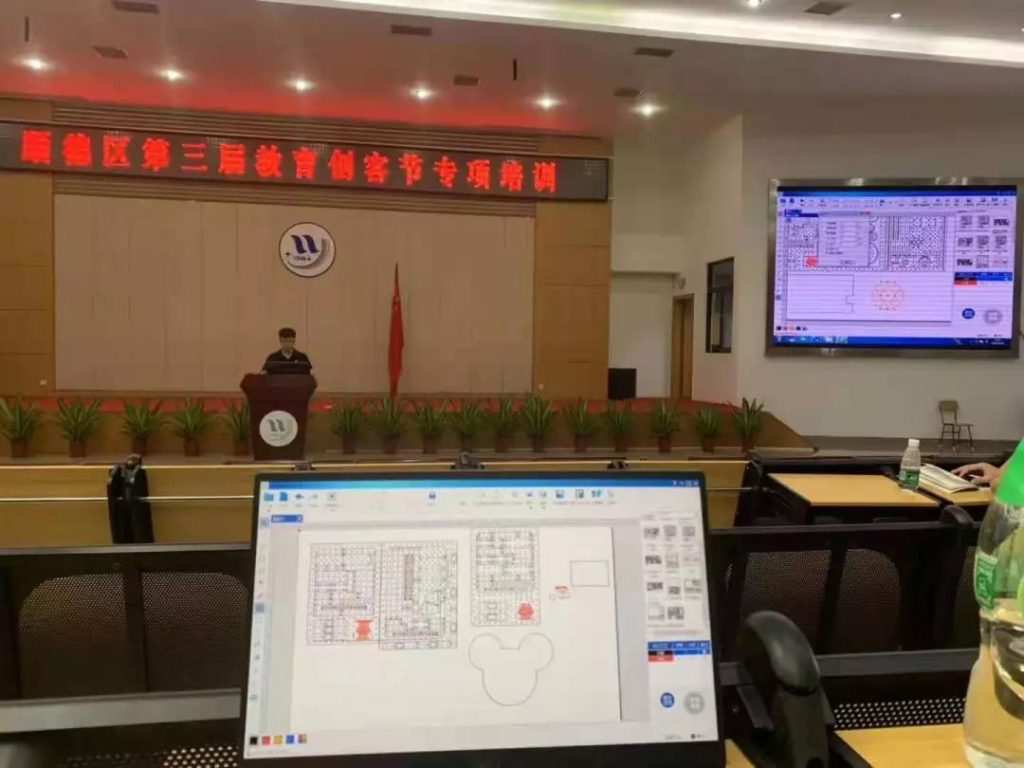 順德區(qū)教育科技節(jié)是展示“互聯(lián)網(wǎng)+創(chuàng)客教育”成果，全方位檢視順德區(qū)中小學(xué)生創(chuàng)新素養(yǎng)，培養(yǎng)科技創(chuàng)新人才的創(chuàng)客盛會，已成功舉辦兩屆。