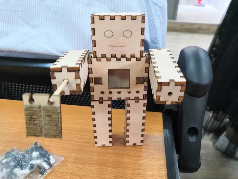 激光作品—機(jī)器人