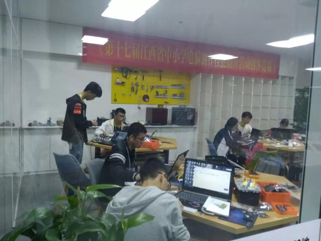 雷宇助力江西省第十八屆中小學電腦制作技能提升活動創(chuàng)客競賽