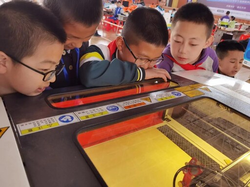 賽場上的造物氛圍熱烈濃厚，LaserMaker軟件與樂造匠也都干勁十足