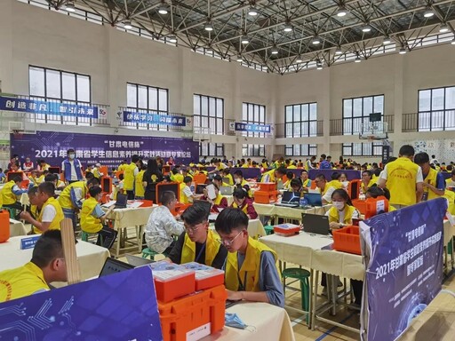 熱火朝天的現(xiàn)場(chǎng)