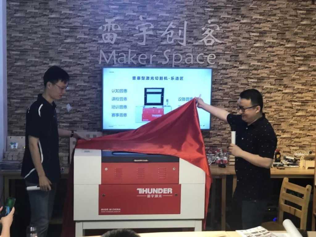  樂造匠千呼萬喚始出來，與吳俊杰老師一起揭開“紅蓋頭”  