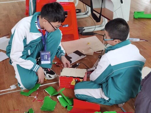 活動主題是“健康成長、智造未來”。