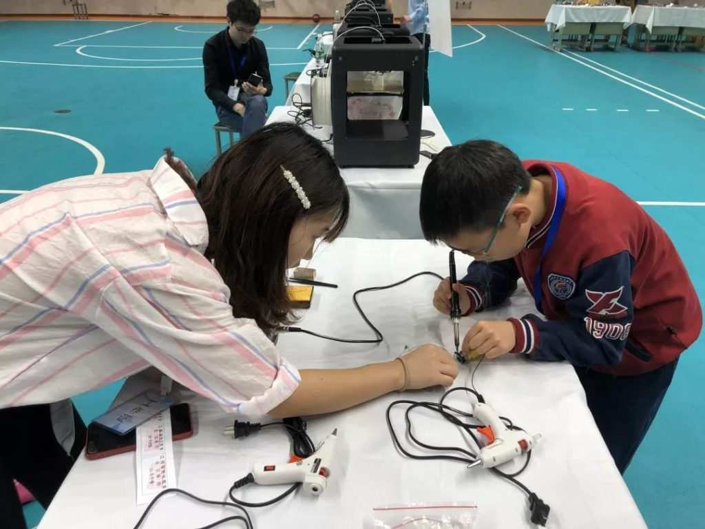 團結協(xié)作，分秒必爭