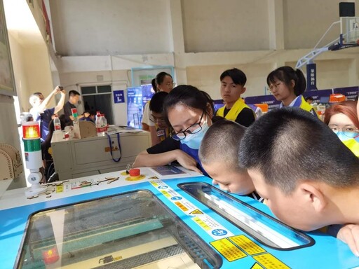 雷宇作為本次活動(dòng)的支持方，提供了LaserMaker建模軟件與激光切割硬件支持。