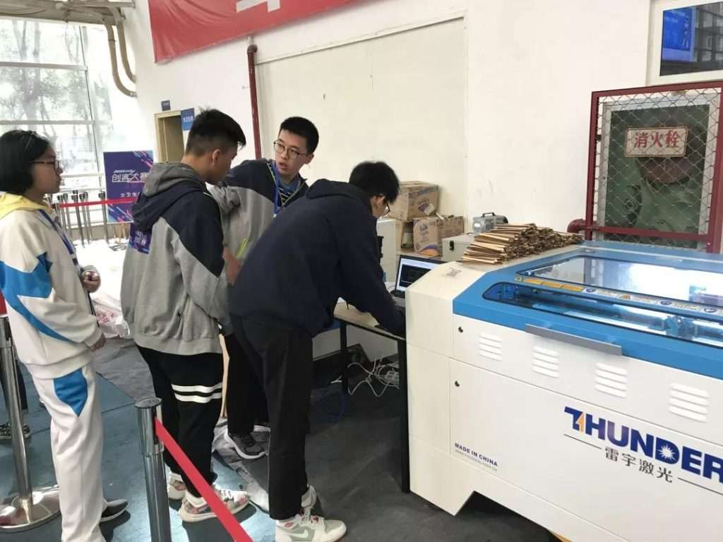 雷宇此次助力中小學(xué)生電腦制作大賽，也發(fā)揮了不小的作用。