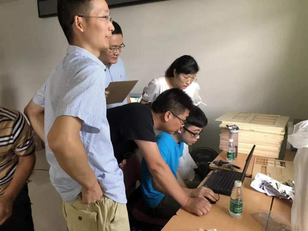 學(xué)習(xí)如何操作設(shè)計軟件LaserMaker 