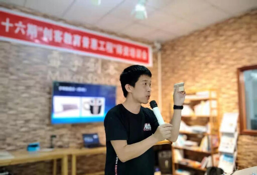 名創(chuàng)客教育專家高偉光老師授課