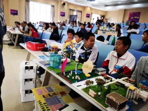 意氣風(fēng)發(fā)的路演現(xiàn)場(chǎng)