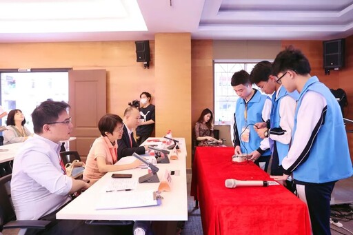 評(píng)審老師精準(zhǔn)點(diǎn)評(píng)參賽學(xué)生的作品