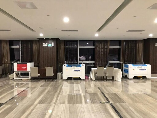 很多小組都在追求更加精致美觀的作品外觀時(shí)，選擇使用激光切割機(jī)。