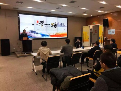 設(shè)計(jì)主題為“智能生活”