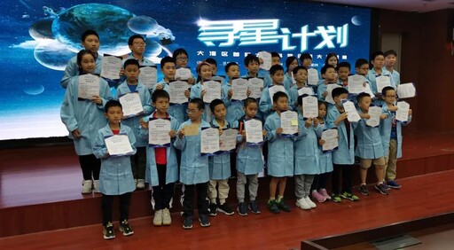 恭喜小朋友們順利結(jié)業(yè)！