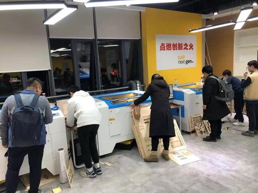 設(shè)計(jì)師們從確定主題開始便都投入十二分精力構(gòu)思、設(shè)計(jì)、制作自己的作品