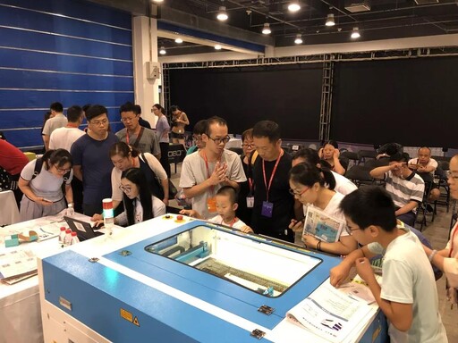 不僅有簡單易上手的軟件LaserMaker，還有能高效精準造物的激光切割機，能幫助選手更容易更快的完成自己的作品