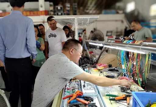 “星火計劃”暨第16期創(chuàng)客教育普惠工程師資培訓(xùn)走進(jìn)東莞雷宇激光