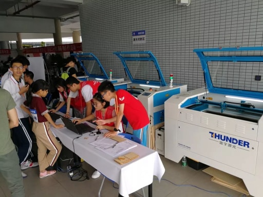 雷小宇快樂(lè)地忙碌著