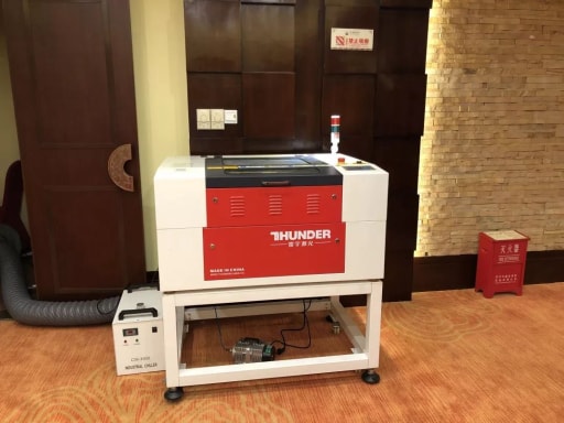 雷宇攜激光切割機(jī)樂造匠助力第十二期創(chuàng)客教育教師研修班暨第二屆深圳教師創(chuàng)客馬拉松挑戰(zhàn)賽。