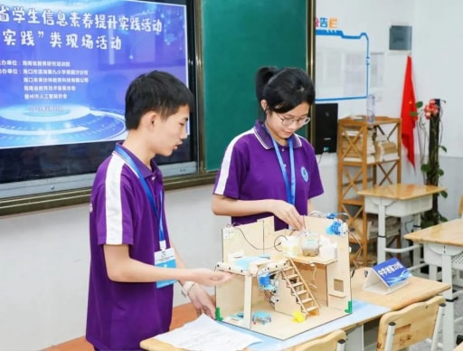 雷宇與創(chuàng)趣天地助力第二十三屆海南省學(xué)生信息素養(yǎng)提升實(shí)踐活動(dòng)