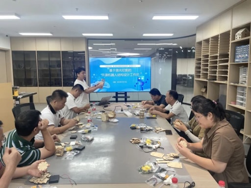 熱烈歡迎廣州市從化區(qū)“基于激光切割的創(chuàng)意智造項目”教師一行蒞臨我司開展研修活動！