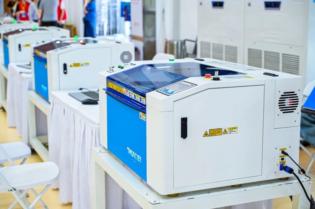 激光技術(shù)與AI創(chuàng)意深度融合，雷宇教育助力2025年深圳市中小學(xué)生AI+創(chuàng)客馬拉松競賽圓滿舉辦