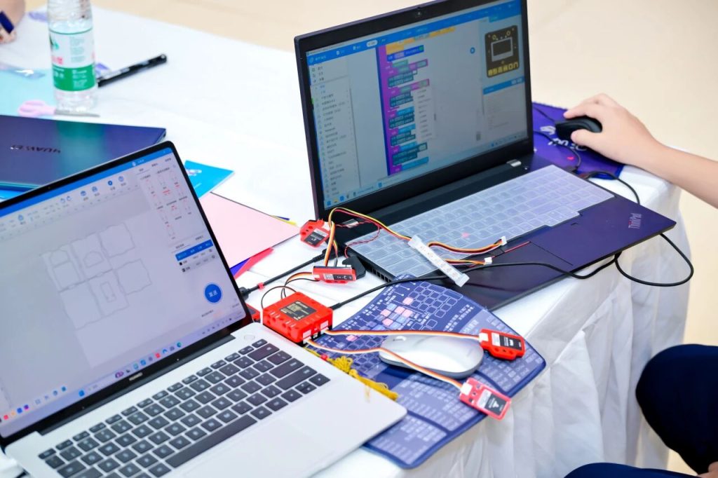 激光技術(shù)與AI創(chuàng)意深度融合，雷宇教育助力2025年深圳市中小學(xué)生AI+創(chuàng)客馬拉松競賽圓滿舉辦