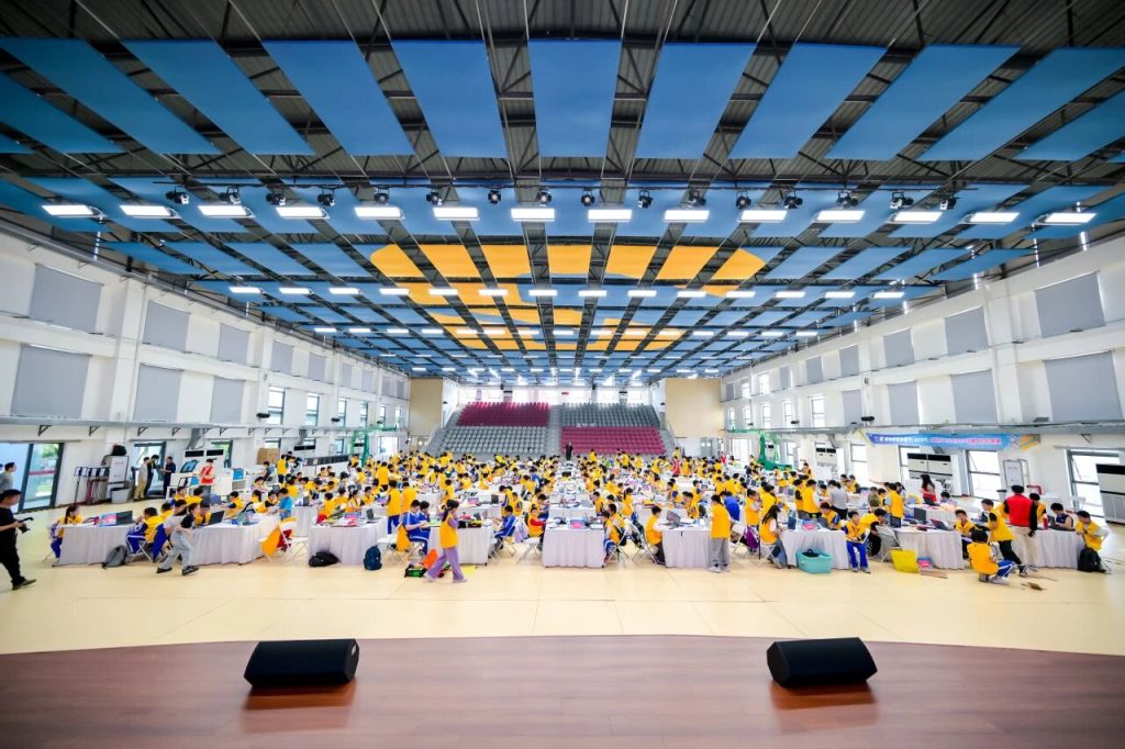 激光技術(shù)與AI創(chuàng)意深度融合，雷宇教育助力2025年深圳市中小學(xué)生AI+創(chuàng)客馬拉松競賽圓滿舉辦